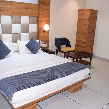 Hotel Viram Pārdi 外观 照片