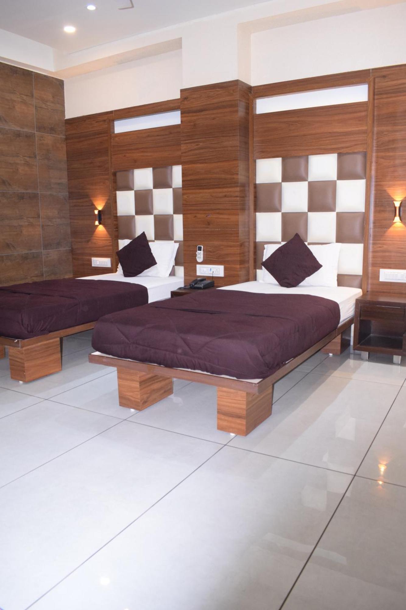 Hotel Viram Pārdi 外观 照片