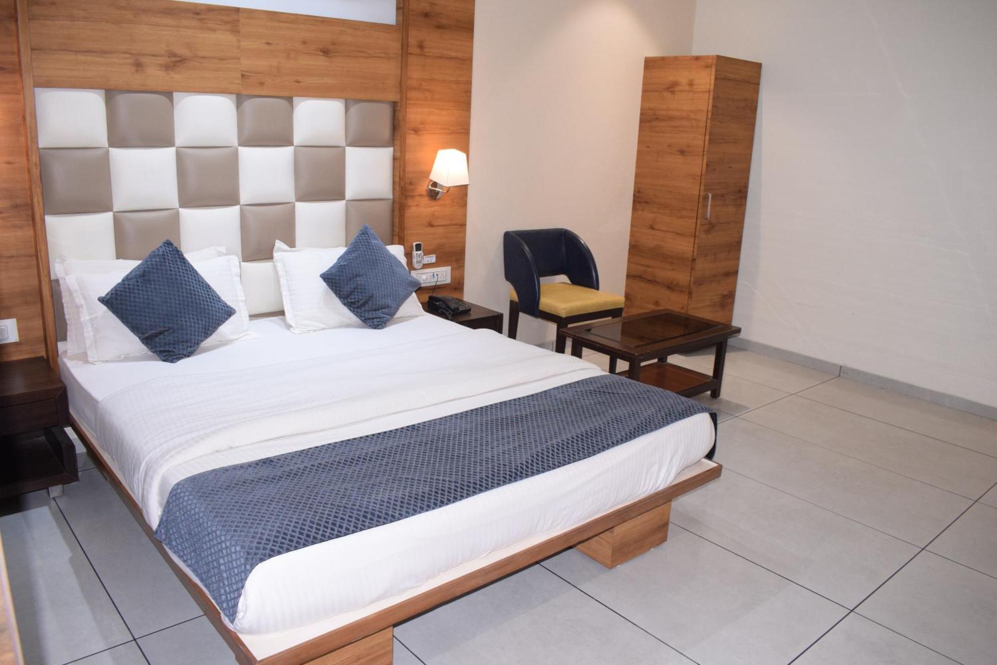 Hotel Viram Pārdi 外观 照片